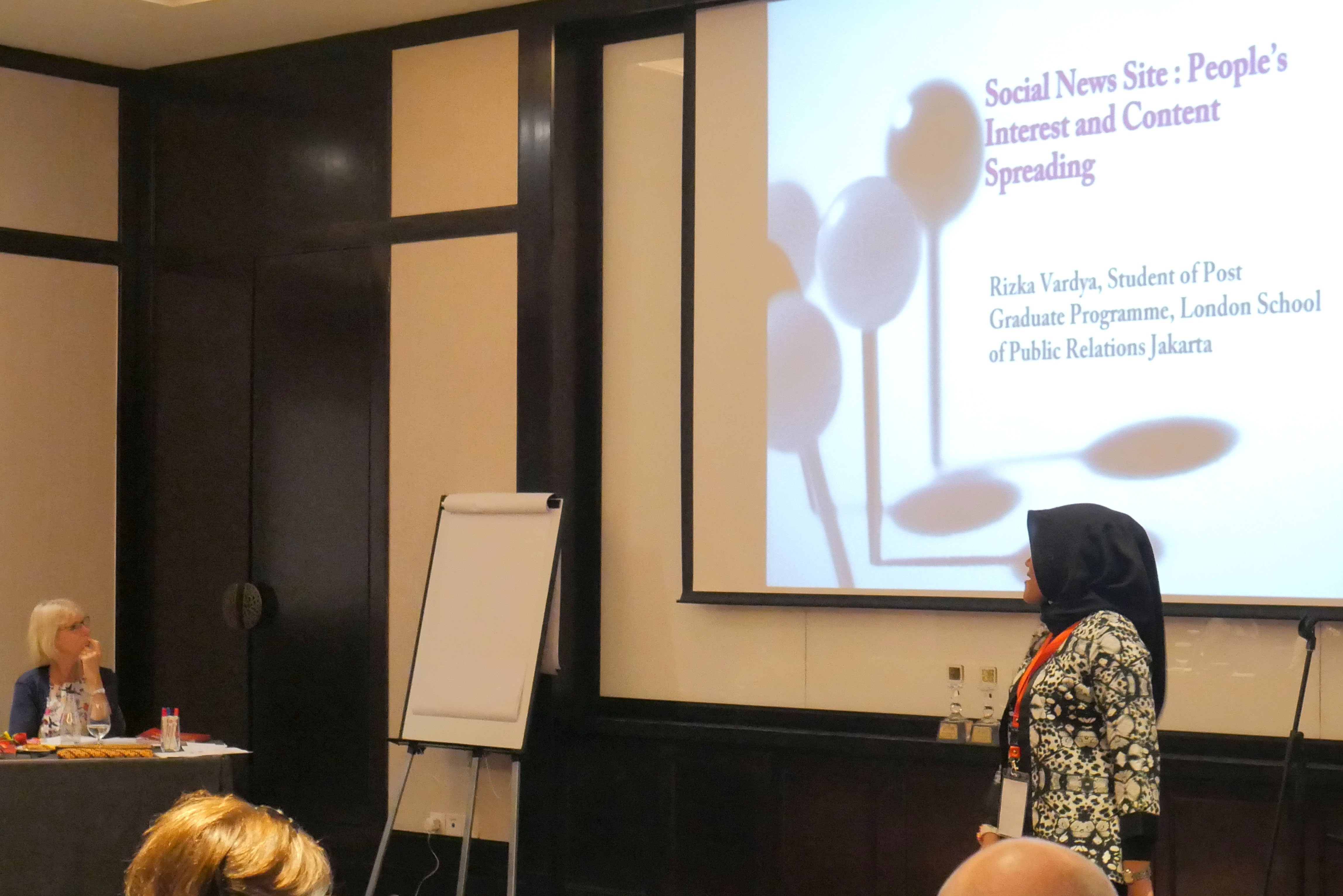 Rizka Vardya as a Postgraduate Programme Student of LSPR – Jakarta, presented her research about “Social News Site: People’s Interest and Content Spreading” in the Call For Abstracts, ASEAN Public Relations Conference in Bali, Indonesia.