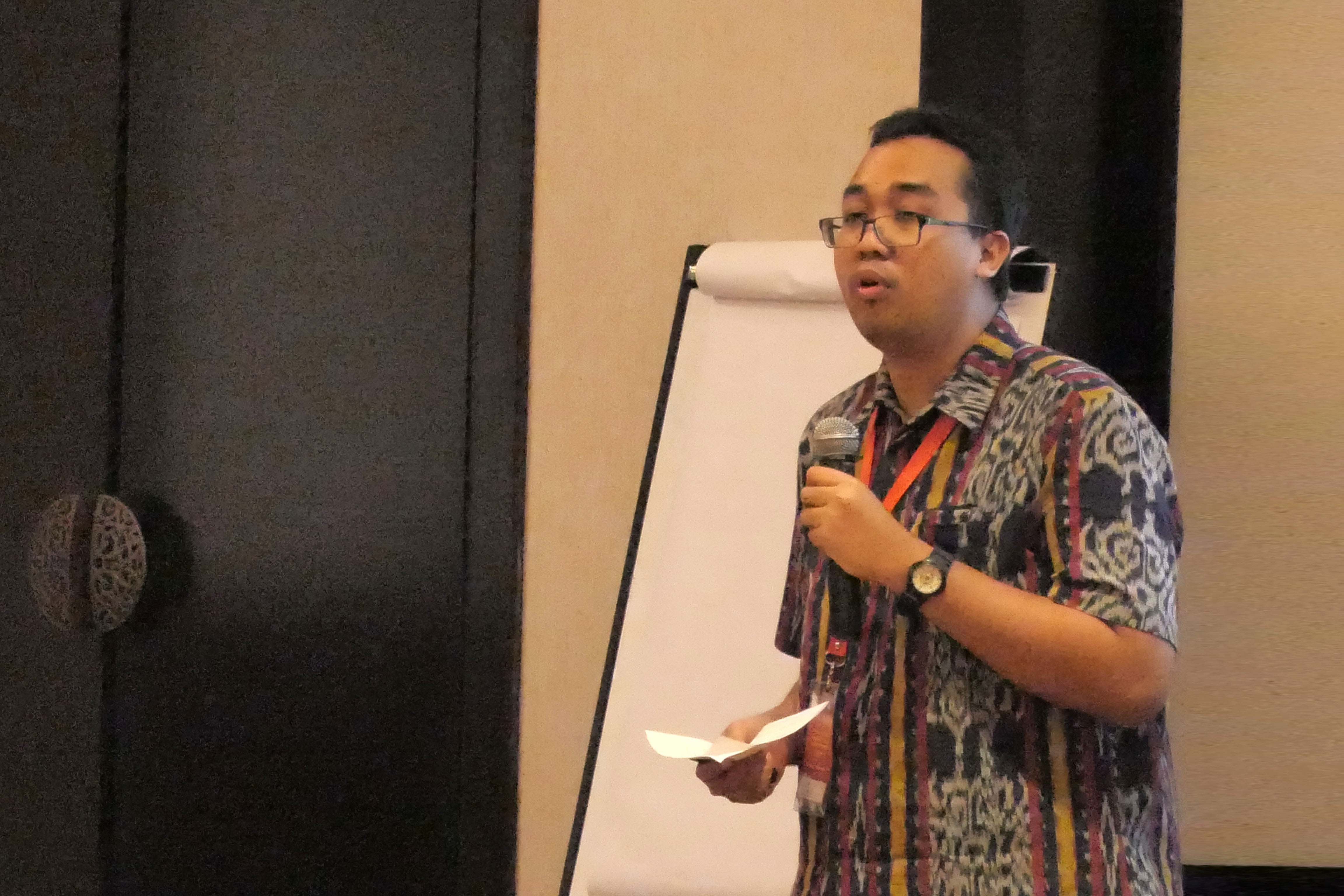 Narayana Mahendra Prastya, from Communication Department, Faculty of Psychology and Socio Cultural Sciences, Islamic University of Indonesia, presented his research about “The Need of Intercultural Communication Competence in Crisis Communication: Lesson Learned from Malaysian Airlines MH370” in the Call For Abstracts, ASEAN Public Relations Conference in Bali, Indonesia